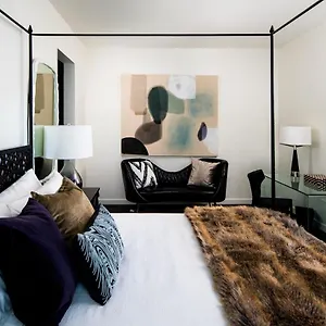 Hotel 121